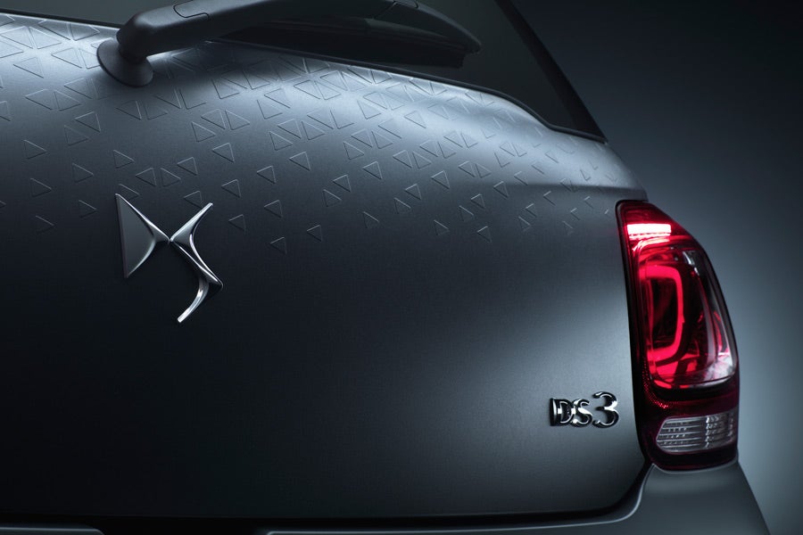 El DS 3 Dark Side está cubierto en tonos oscuros y mates.