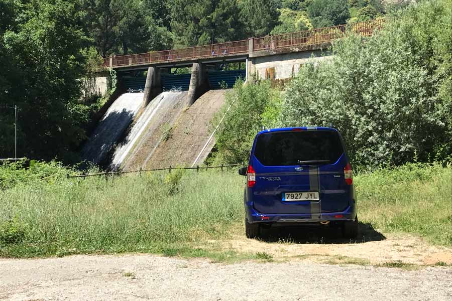 Las franjas verticales deportivas son una opción exclusiva del acabado Sport.