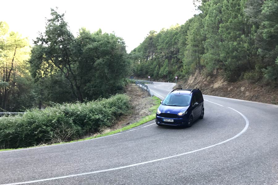 Imágenes dinámicas de la prueba del Ford Tourneo Courier Sport.