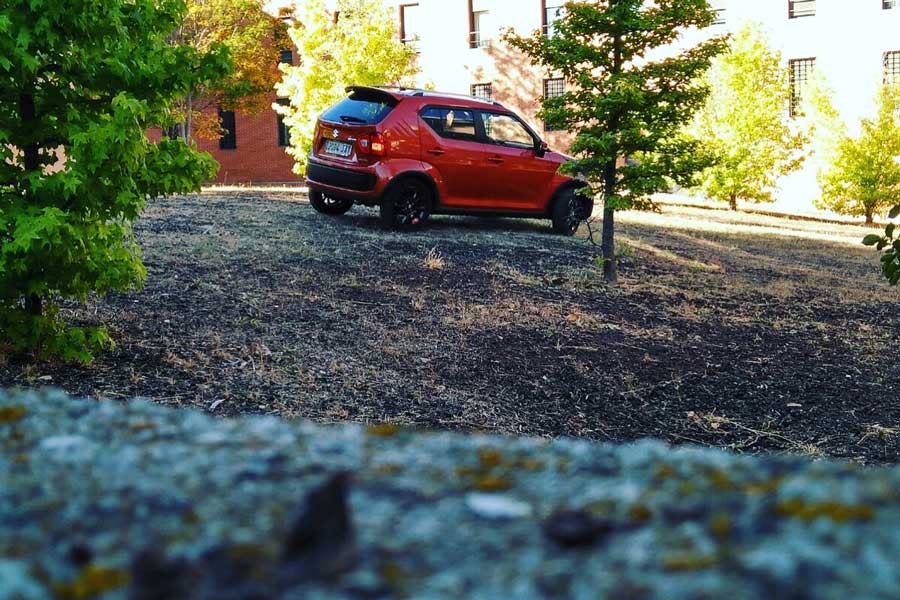 El comportamiento del Ignis es muy afable, resulta un coche fácil de conducir en todos los contextos.