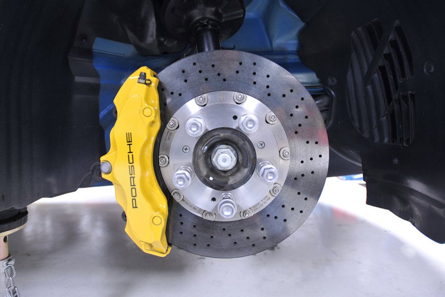 Los discos perforados son más eficaces y, depende de la marca y del diámetro, no son demasiado caros.