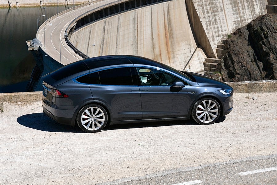 El Tesla Model X cuenta con elementos que sus rivales no ofrecen.