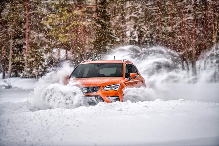 Kankkunen, de rally con un Ateca en un lago helado de Finlandia Kankkunen, de rally con un Ateca en un lago helado de Finlandia