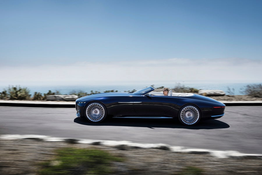 El Vision Mercedes-Maybach 6 Cabriolet, hace honor a los deortivos y GT de los años 20.