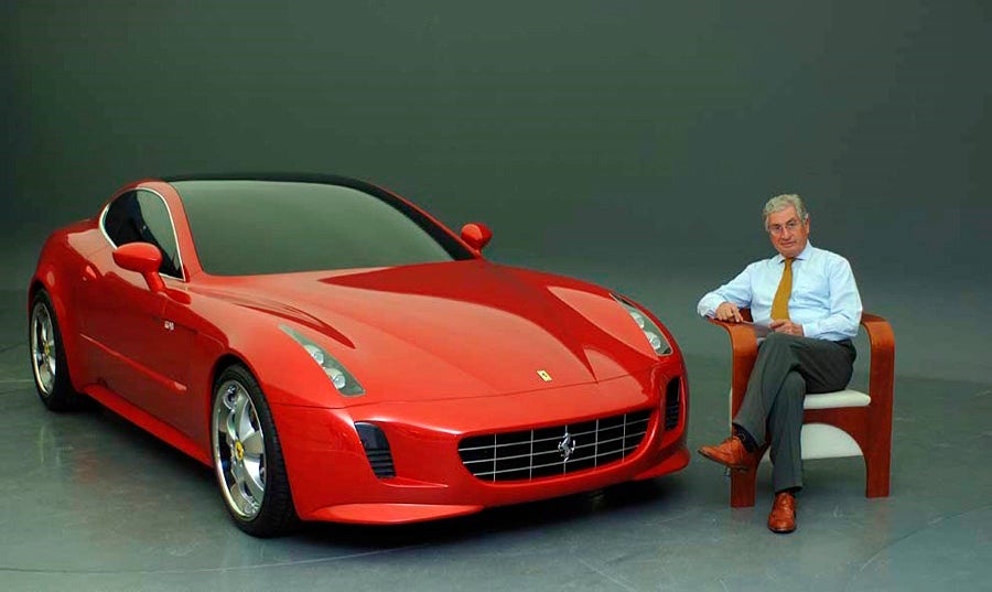Giorgetto Giugiaro pojunto a su creación, el Ferrai GG50.
