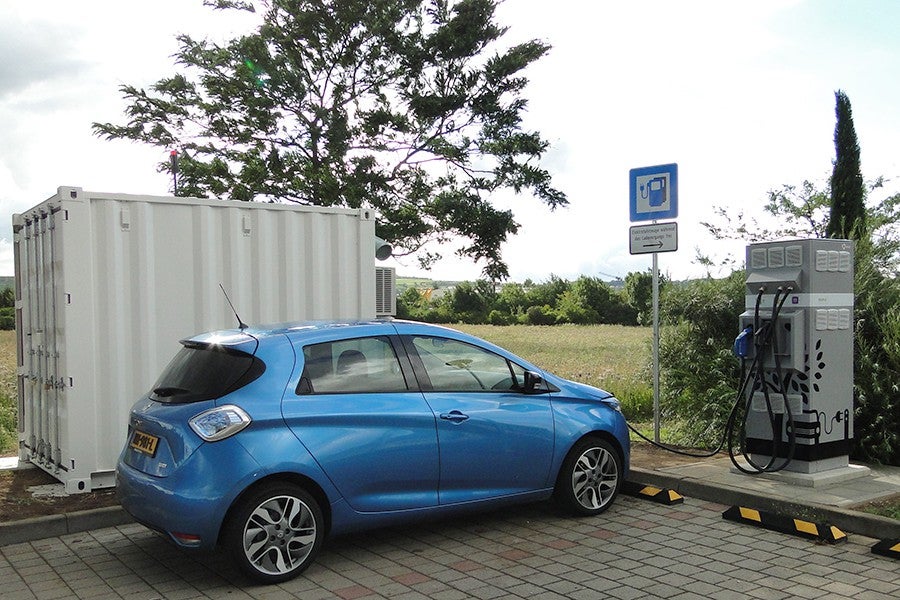 Baterías usadas para recargar coches eléctricos en cualquier lugar Baterías usadas para recargar coches eléctricos en cualquier lugar