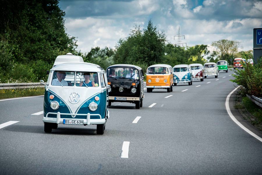 350 unidades de las seis generaciones de la Type 2 se unieron en el Festival Veraniego del VW Bus.