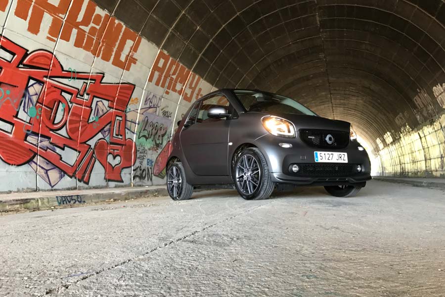 Smart BRABUS Fortwo Cabrio, el urbanita rebelde.