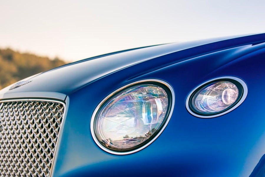 Tratamiento "efecto cristal cortado" para los faros del Bentley Continental GT.