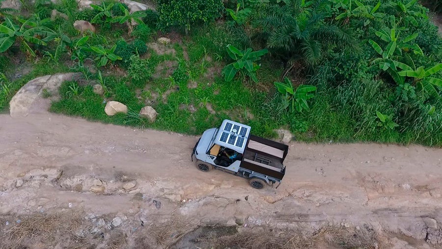 Las placas solares del aCar extienden su autonomía.