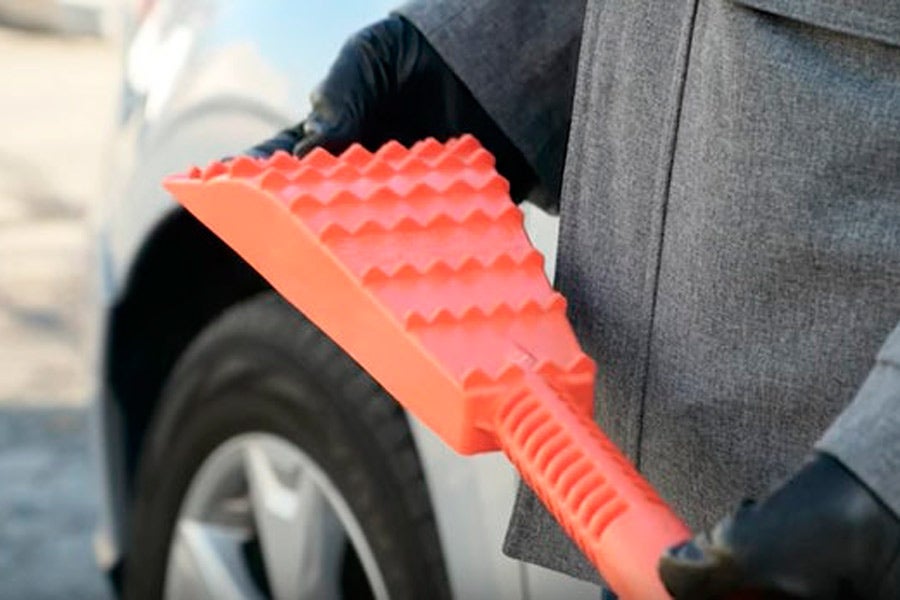 Esta es la herramienta más práctica para llevar en el coche cuando nieva Esta es la herramienta más práctica para llevar en el coche cuando nieva
