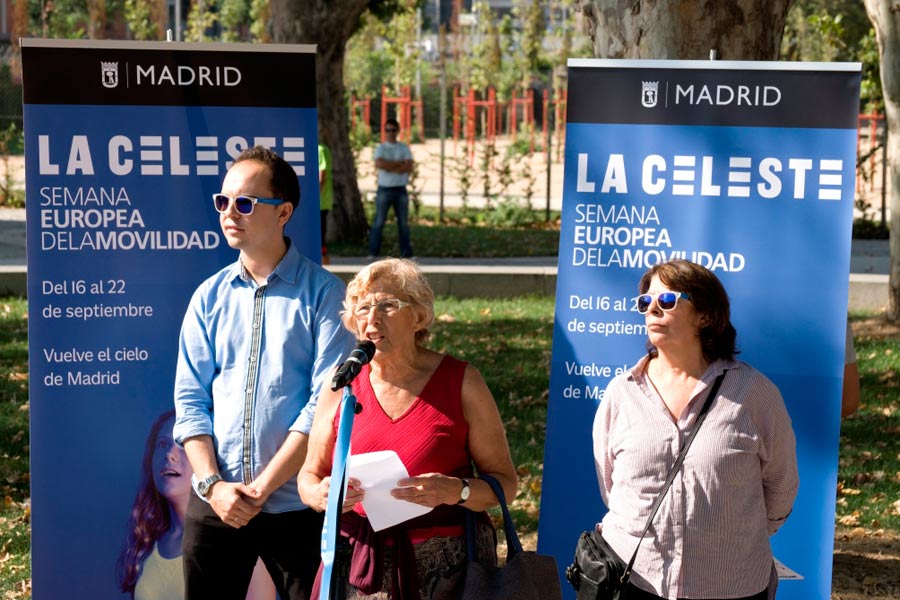 La alcaldesa de Madrid, Manuela Carmena, durante un acto de la Semana Europea de la Movilidad en Madrid.