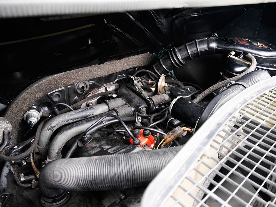 Así era el primer motor de inyección electrónica de gasolina: 4 cilindros bóxer refrigerado por aire.