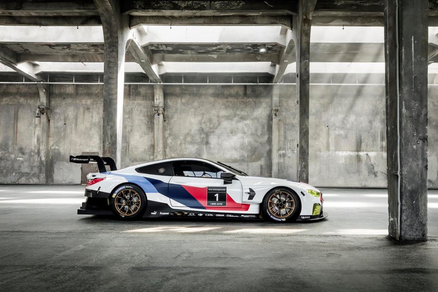 BMW M8 GTE, perfil único.