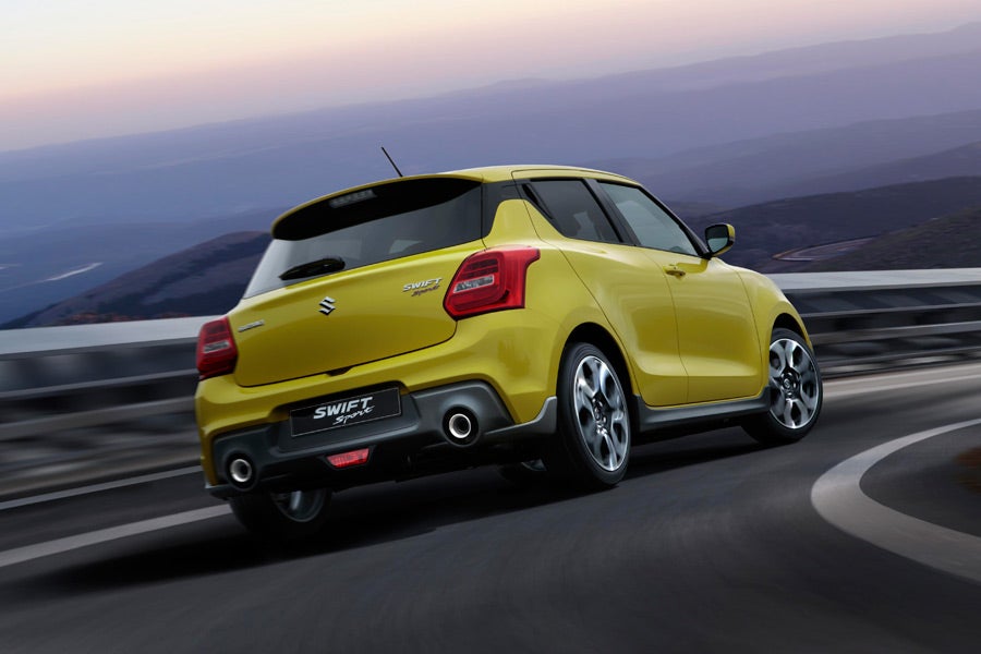 La zaga del nuevo Swift Sport con la doble salida de escape deja a la vista el carácter de este pequeñín.