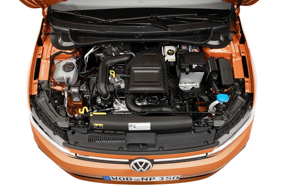 Los motores disponibles en su lanzamiento son tres gasolina de 65, 75 y 95 CV.