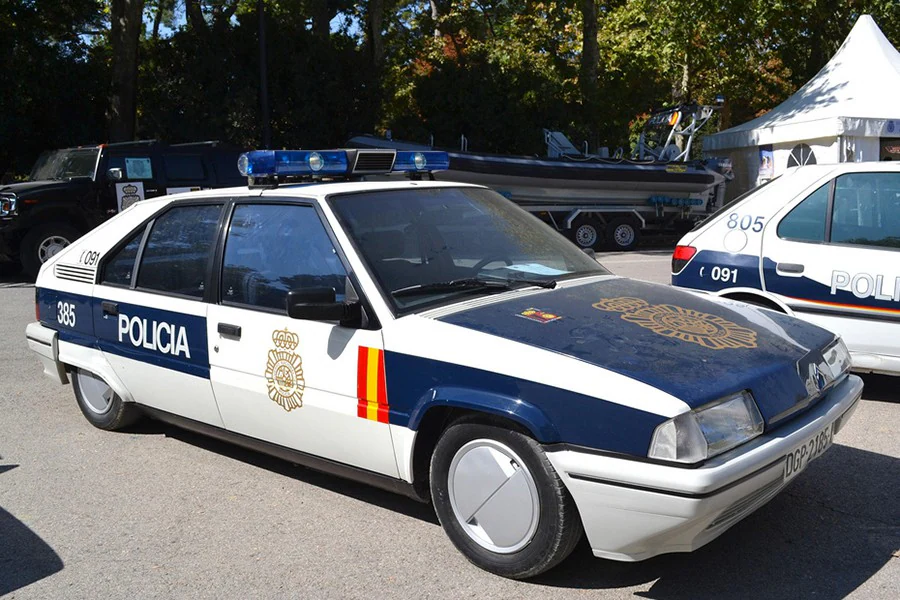 Los primeros BX de policía estaban pintados en marrón.