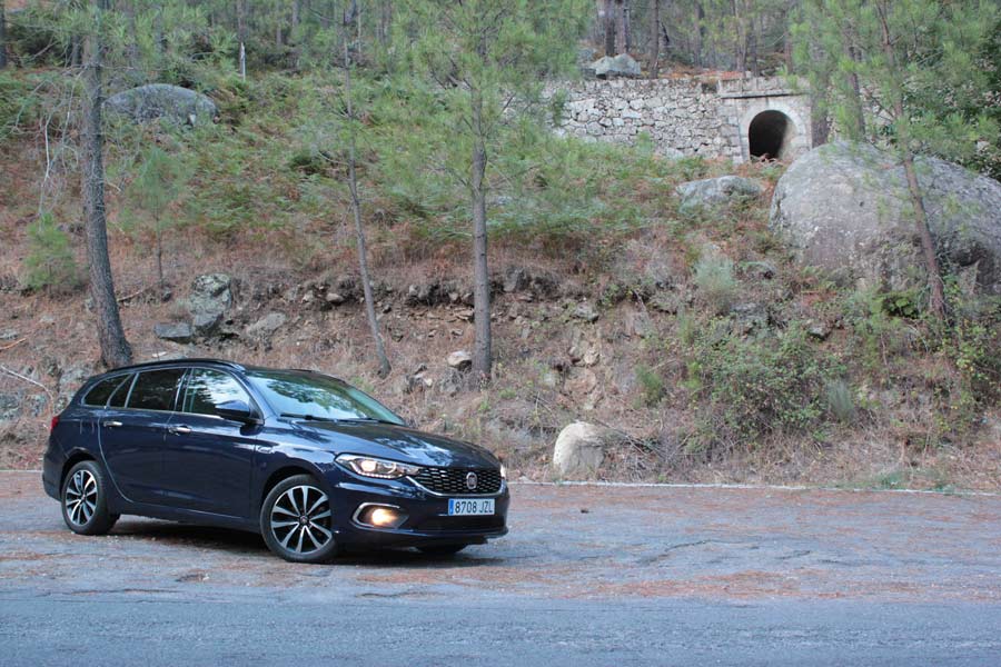 El Fiat Tipo SW mide 4,57 m, unos 2 centímetros menos que un Hyundai i30 Cw.