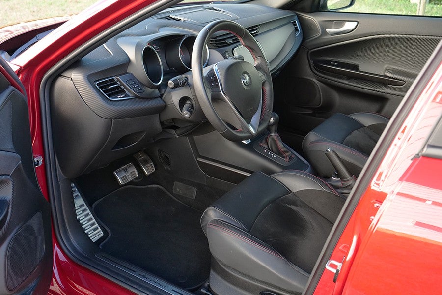 En el interior del Giulietta es donde más se nota el paso de los años.