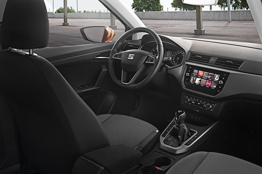 El Seat Arona comparte salpicadero con su hermano compacto, el Ibiza.
