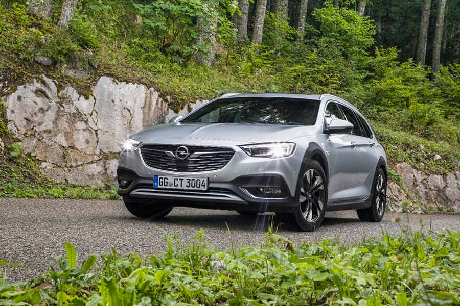Opel revoluciona los sistemas de iluminación con IntelliLux Opel revoluciona los sistemas de iluminación con IntelliLux