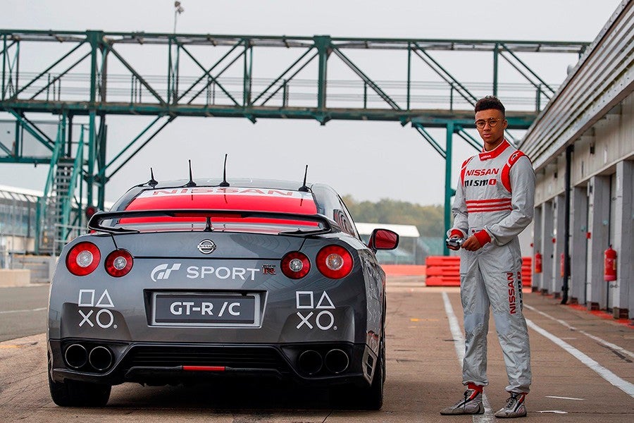 Una PlayStation pone al Nissan GT-R a más de 210 km/h Una PlayStation pone al Nissan GT-R a más de 210 km/h