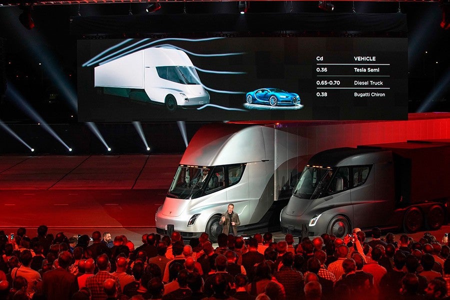 ¿Puede competir un camión eléctrico con baterías con un tren eléctrico? Sólo en recorridos "Last Mile".