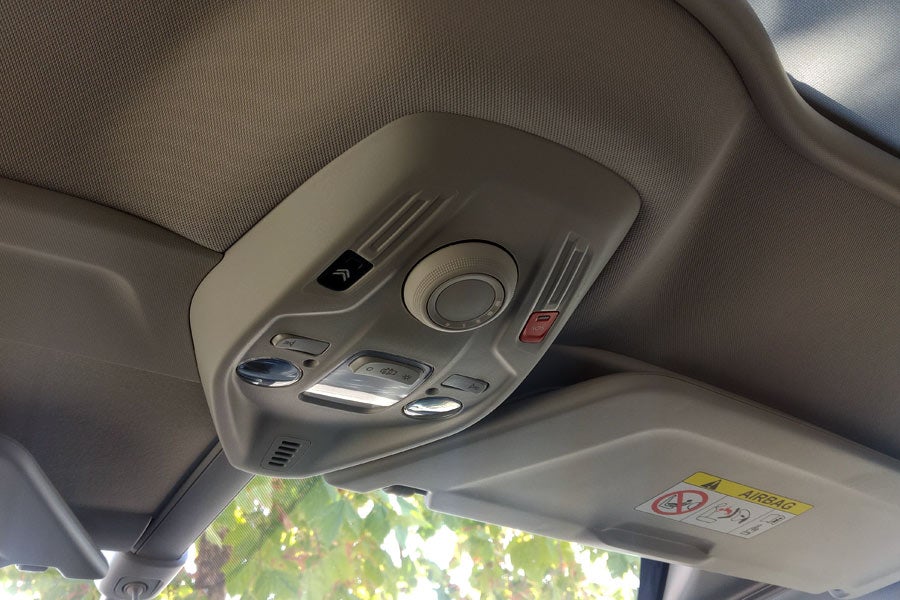 Desde el acabado más básico, el Citroën Grand C4 Picasso incluye llamada de emergencia automática.