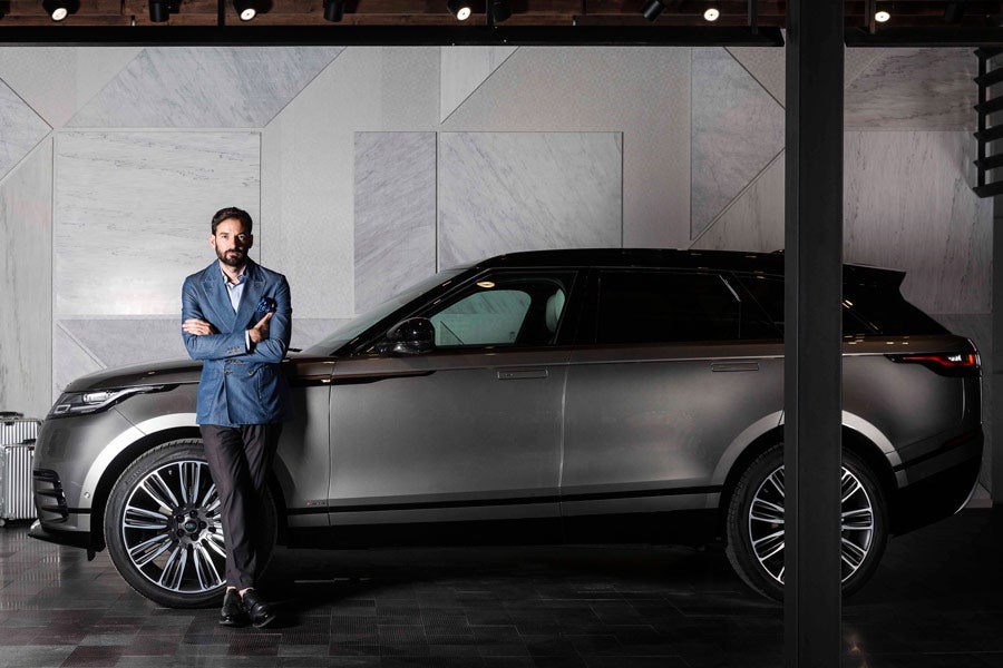 Land Rover y Erico Navazo crean el garaje más bello del mundo.