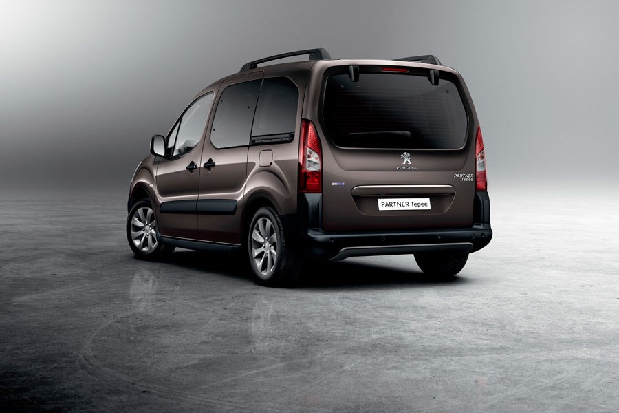 Peugeot Partner Tepee Adventure Edition trasera.