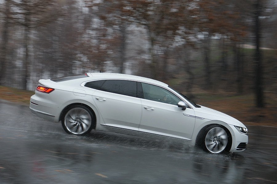 Peligros de la lluvia: de las primeras gotas al aquaplaning Peligros de la lluvia: de las primeras gotas al aquaplaning