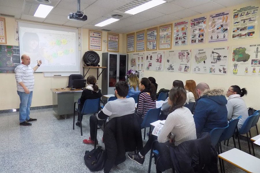 Más de 7.000 exámenes de conducir con servicios mínimos Más de 7.000 exámenes de conducir con servicios mínimos
