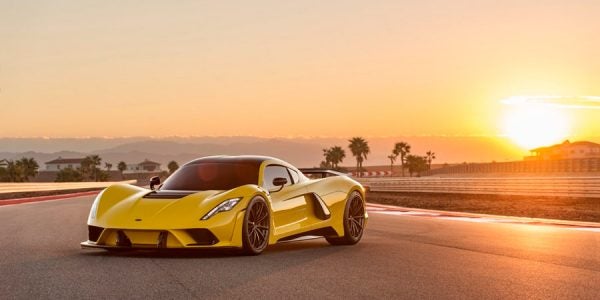 Hennessey Venom F5 rompe la barrera de los 500 km/h.