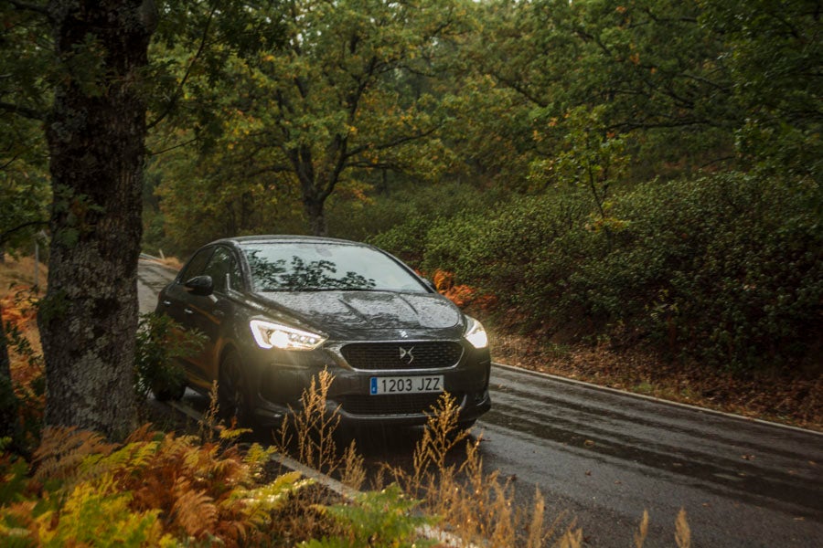 La imagen del DS5 comienza por su prominente calandra.