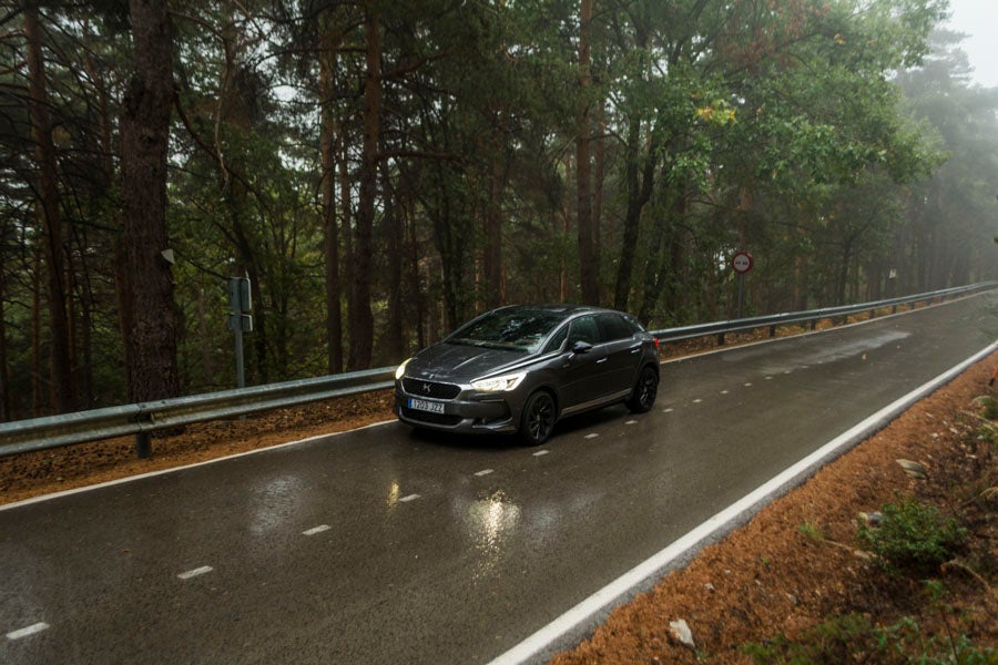 El DS5 parece una ranchera perfilada por el viento.