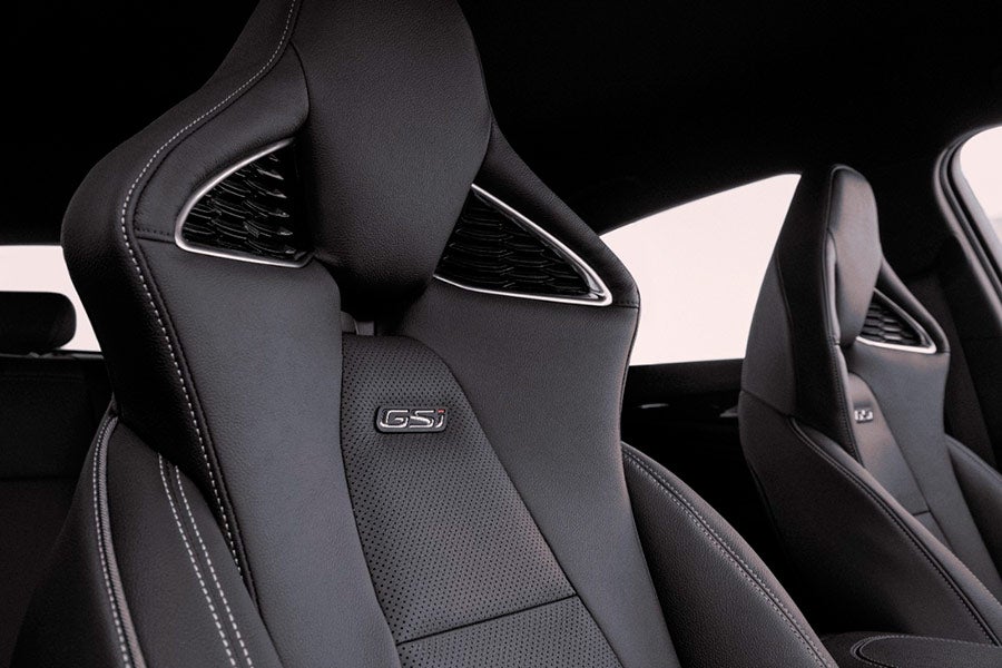 Asientos Opel Insignia GSi con diseño en forma de cobra real.