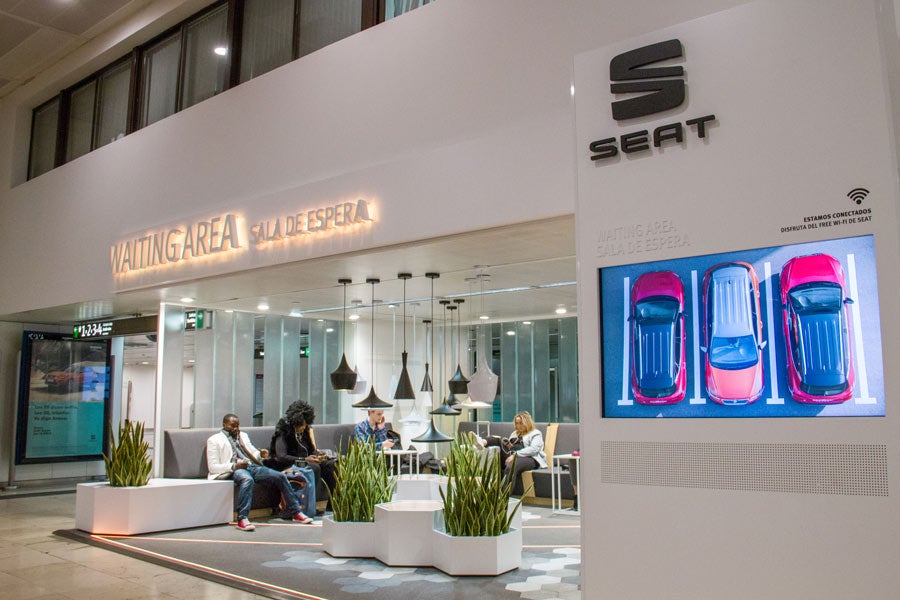 Seat hará de tu espera en Atocha o Sants una espera mejor Seat hará de tu espera en Atocha o Sants una espera mejor
