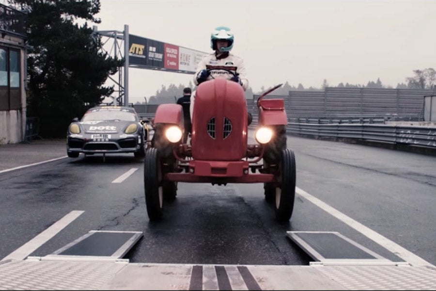 El tractor de Porsche se corona en Nürburgring El tractor de Porsche se corona en Nürburgring