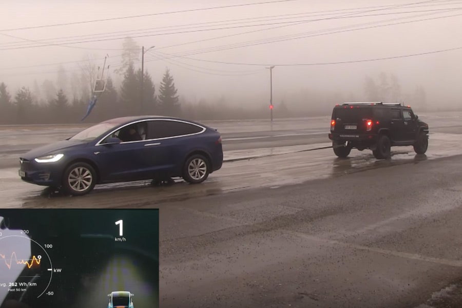 Tesla Model X o Hummer H2, ¿quién puede más? Tesla Model X o Hummer H2, ¿quién puede más?