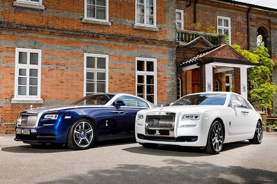 Estas dos unidades preparadas por Bespoke se presentaron en la embajada británica en Seoul.