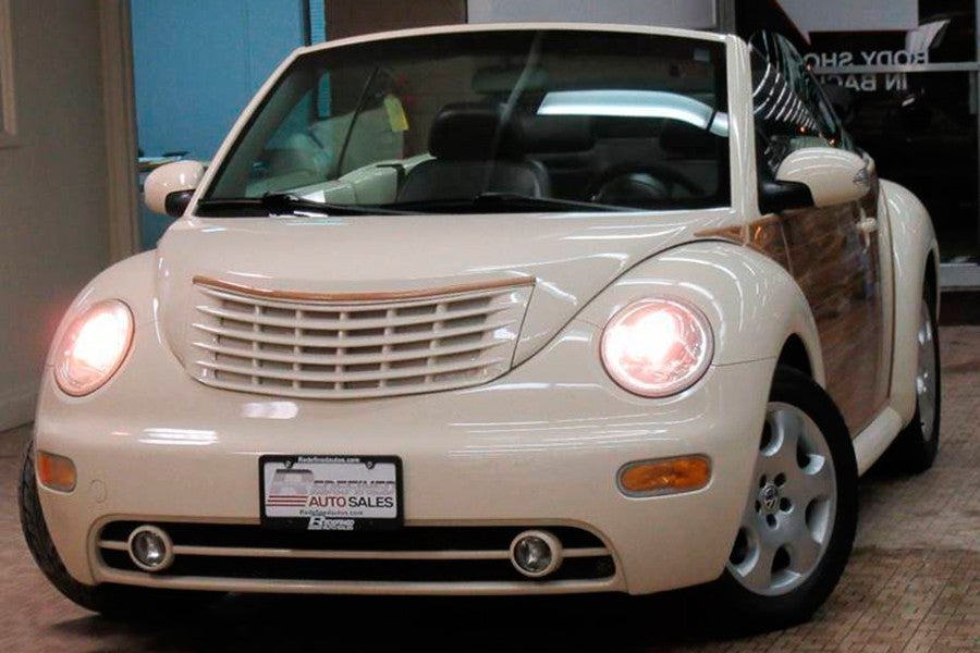 Por delante recuerda al PT Cruiser.