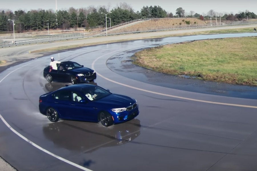 El BMW M5 reposta como el Air Force One y consigue dos Guinness (vídeo) El BMW M5 reposta como el Air Force One y consigue dos Guinness (vídeo)