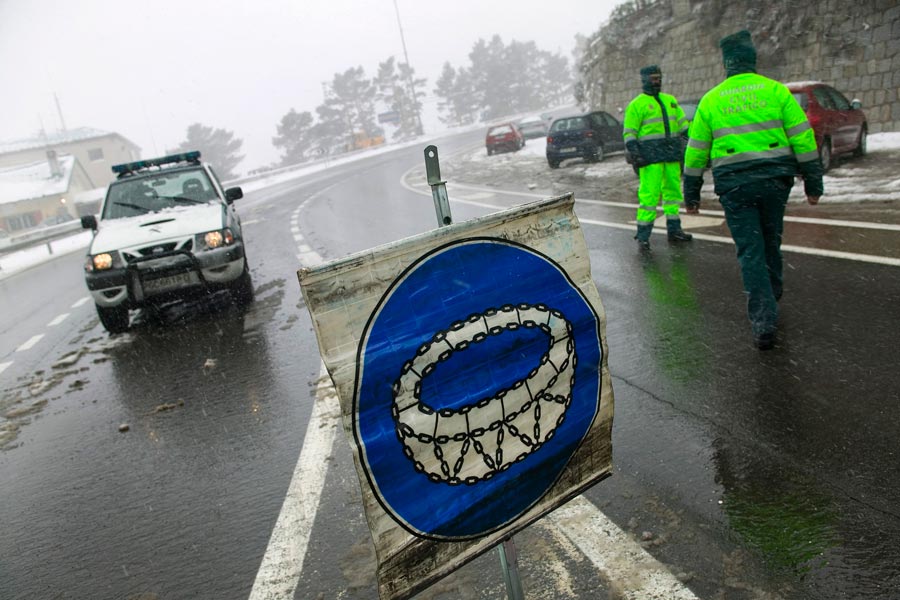 Este es el arsenal que la DGT te propone llevar contra las nevadas Este es el arsenal que la DGT te propone llevar contra las nevadas