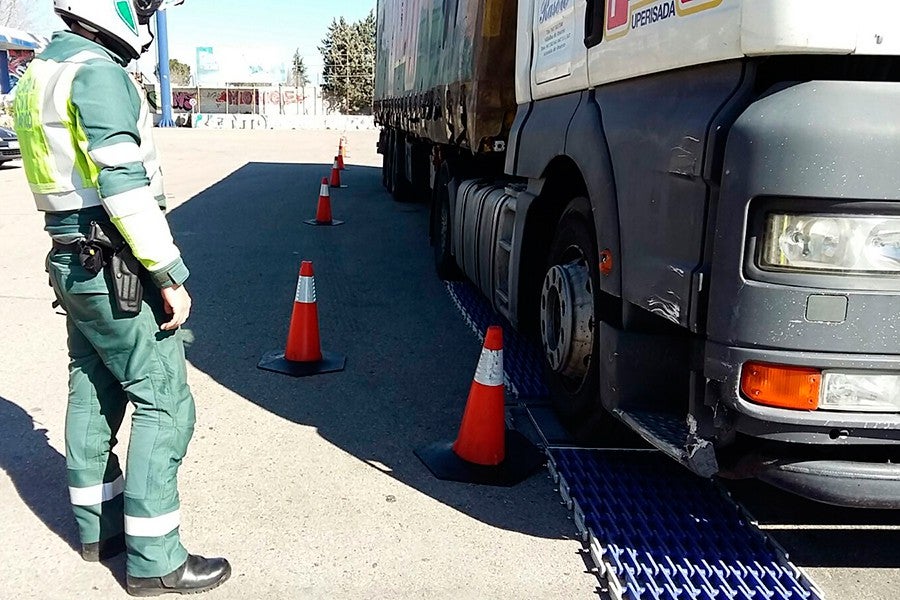 Camiones y autobuses: la nueva campaña de la DGT Camiones y autobuses: la nueva campaña de la DGT