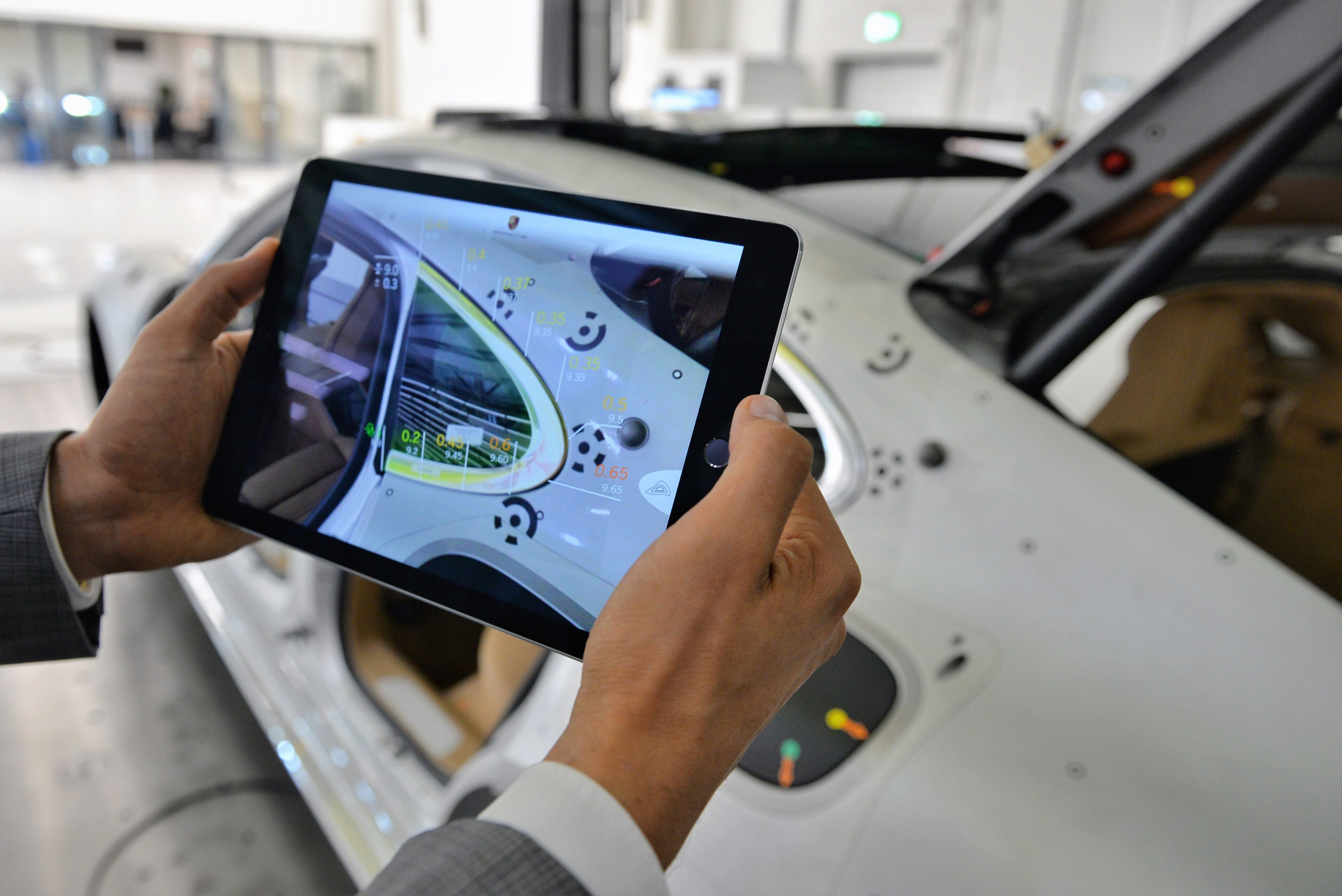 En Porsche, las tabletas se convierten en una herramienta de control de calidad.