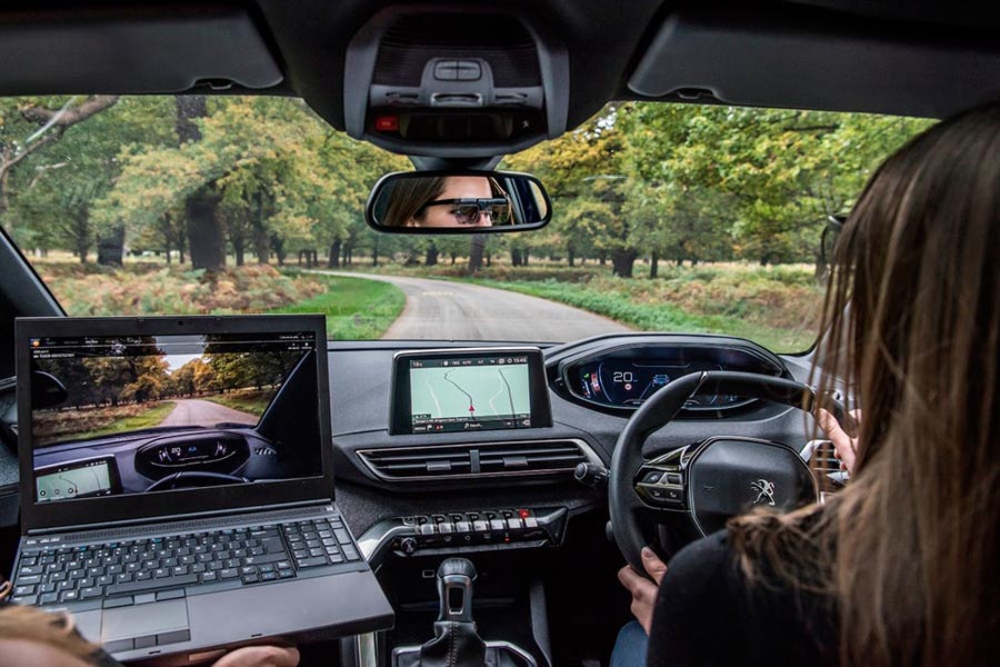 Peugeot pone su sistema i-Cockpit a prueba Peugeot pone su sistema i-Cockpit a prueba