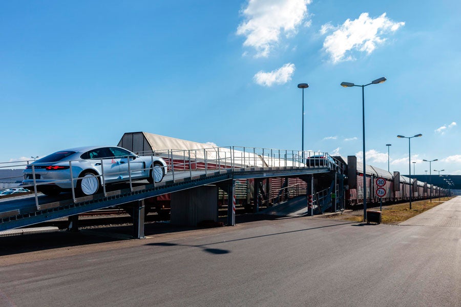 Porsche recurre a la logística sostenible en su distribución Porsche recurre a la logística sostenible en su distribución