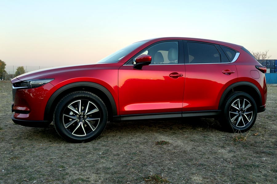 El depósito de gasolina del Mazda CX-5 tiene capacidad para 58 litros.