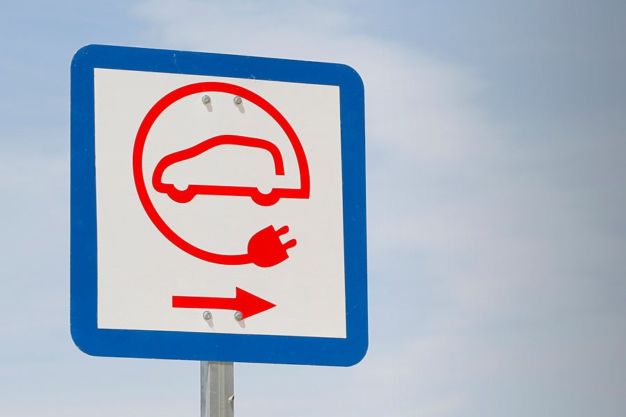 Industria y Energía se unen para fomentar el coche alternativo Industria y Energía se unen para fomentar el coche alternativo