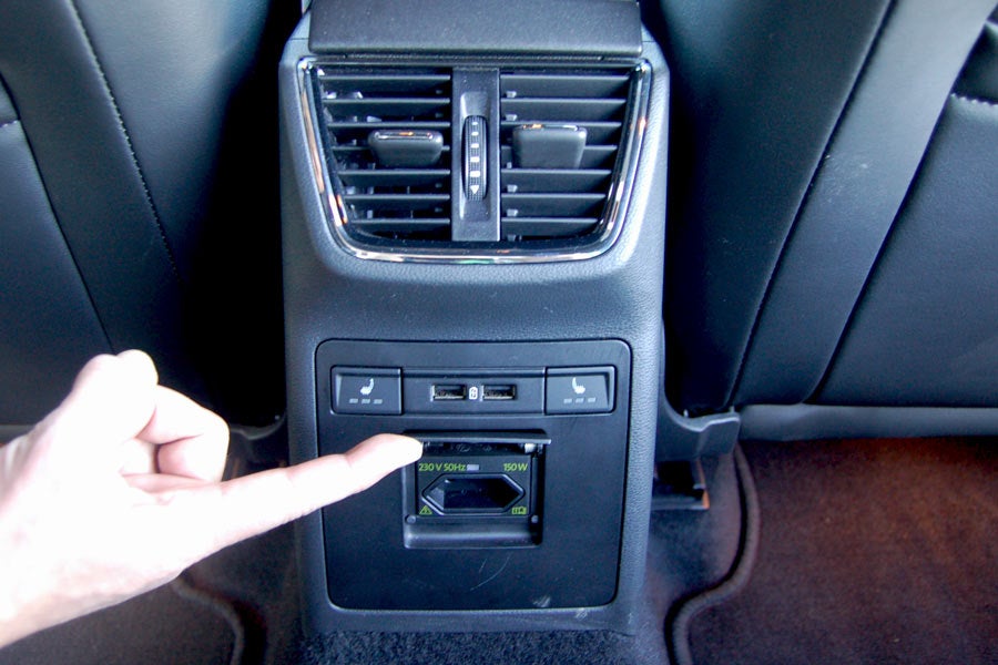 El Octavia Combi RS está a la última, 2 puertos USB y enchufe 220 V
